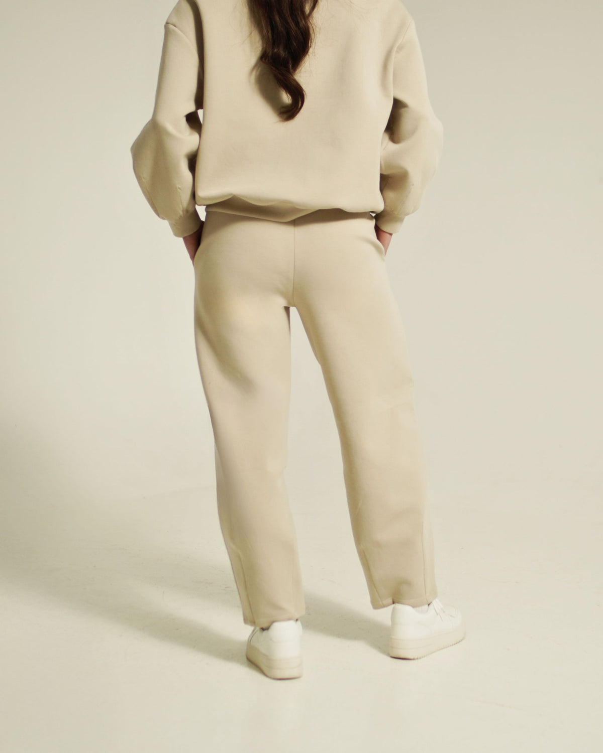 Women’s FORM jogger light taupe back view