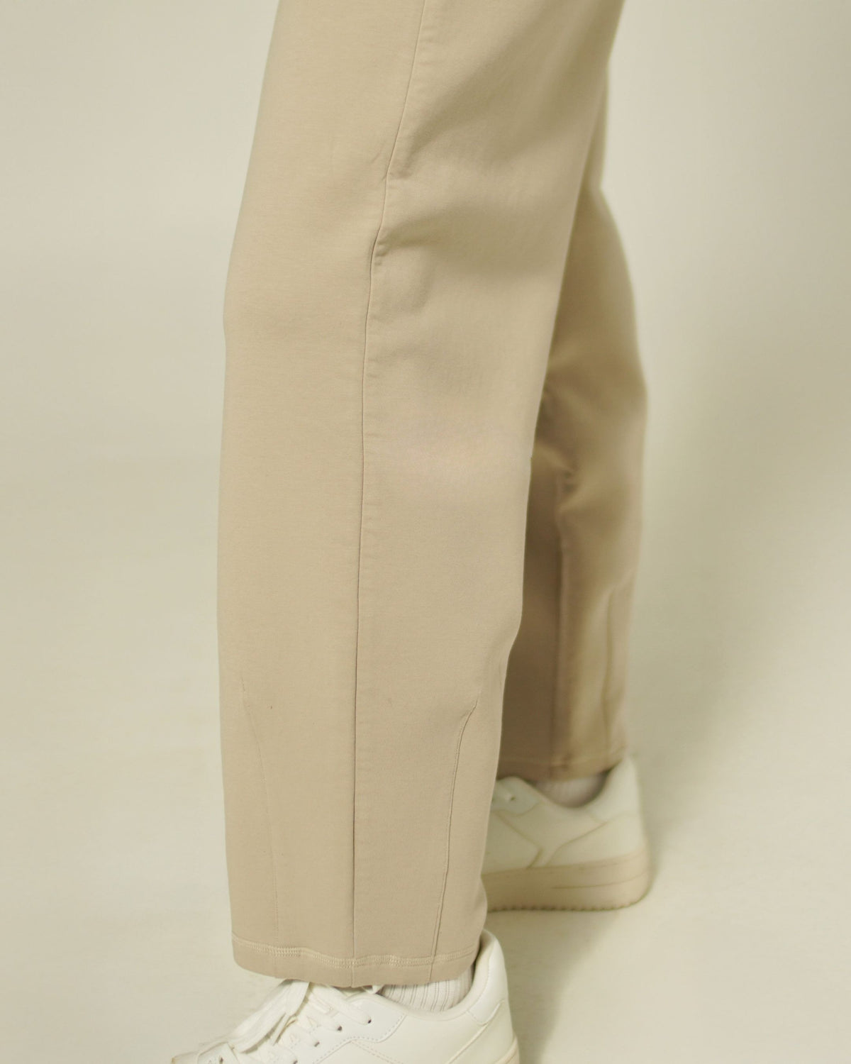 Women’s FORM jogger light taupe leg shape detail