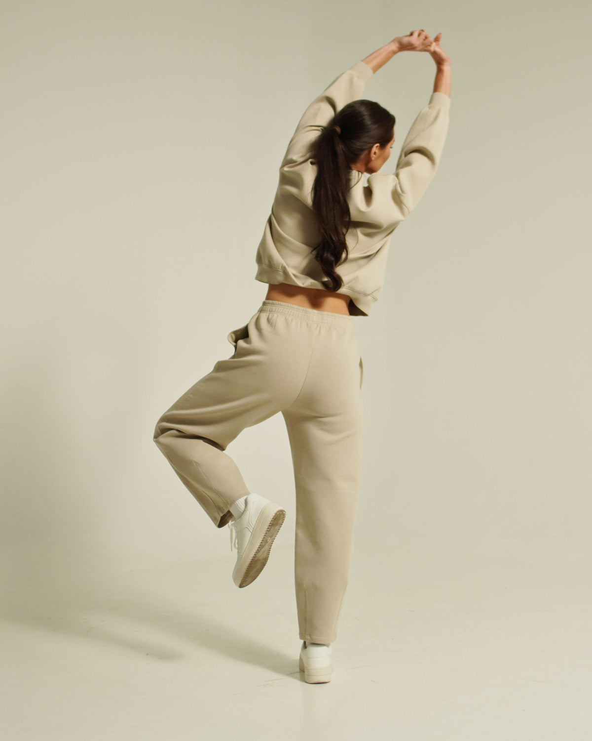 Women’s FORM jogger light taupe movement view