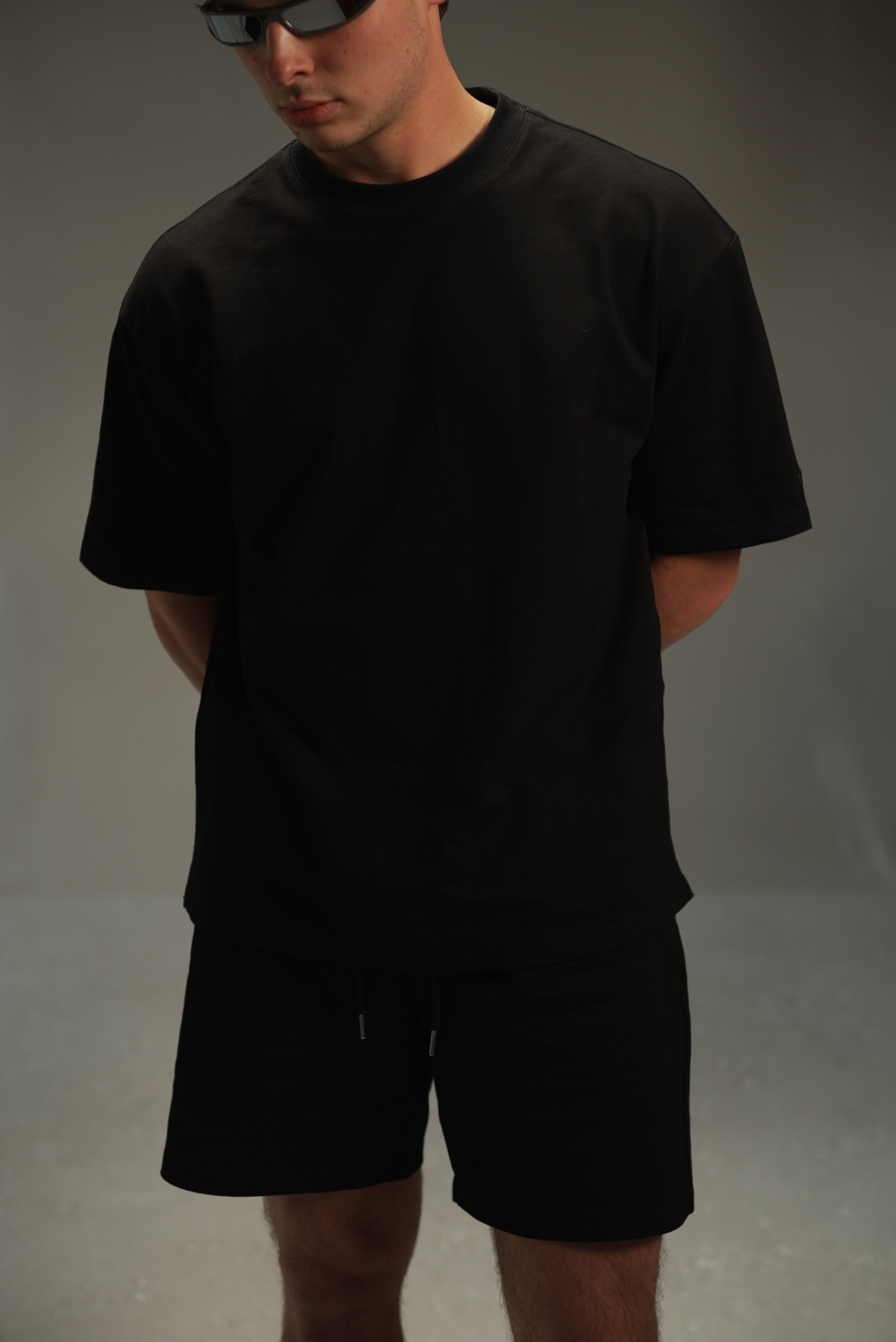 men’s relaxed sweatshirt in black, on-model front