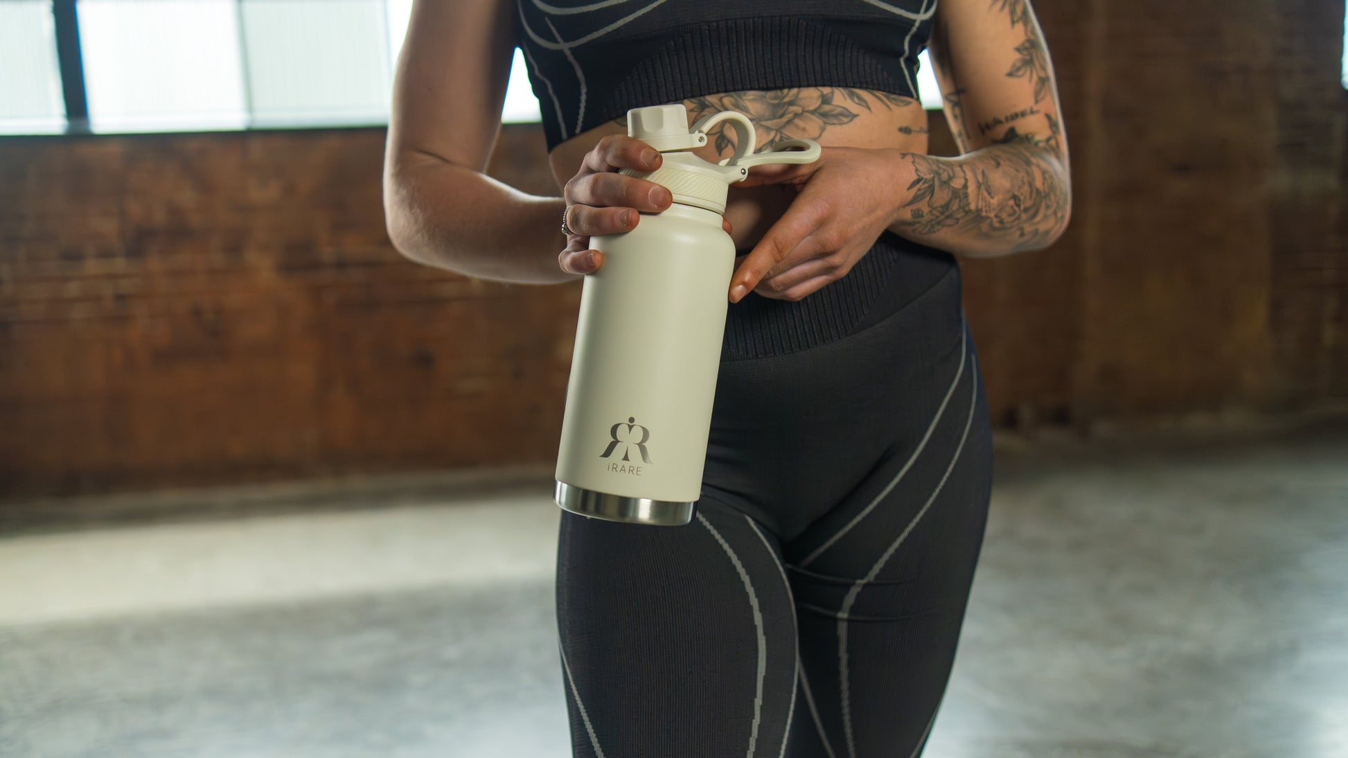 model holding 32oz cream stainless steel bottle .