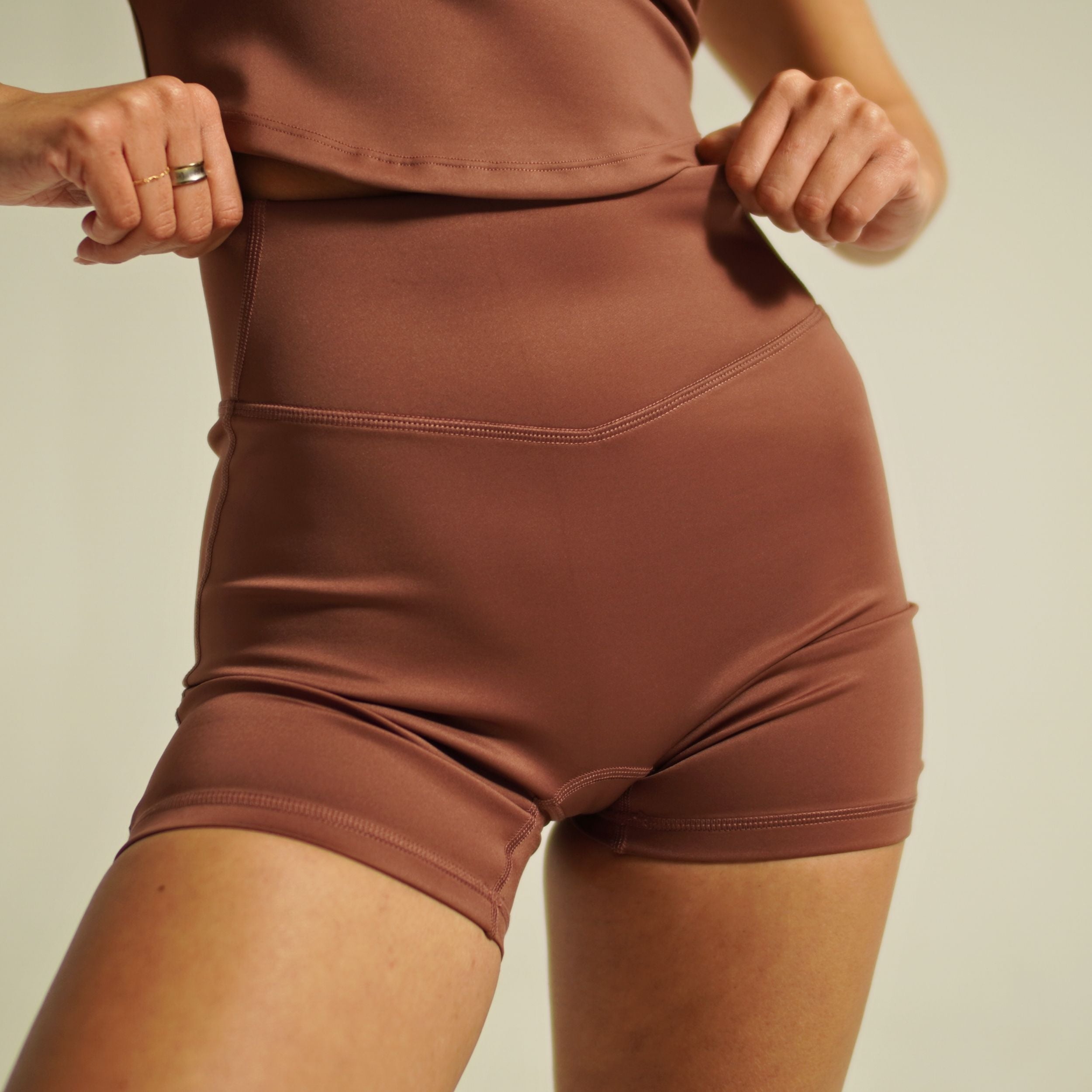 women’s element high-rise dusty mauve shorts waistband detail close-up
